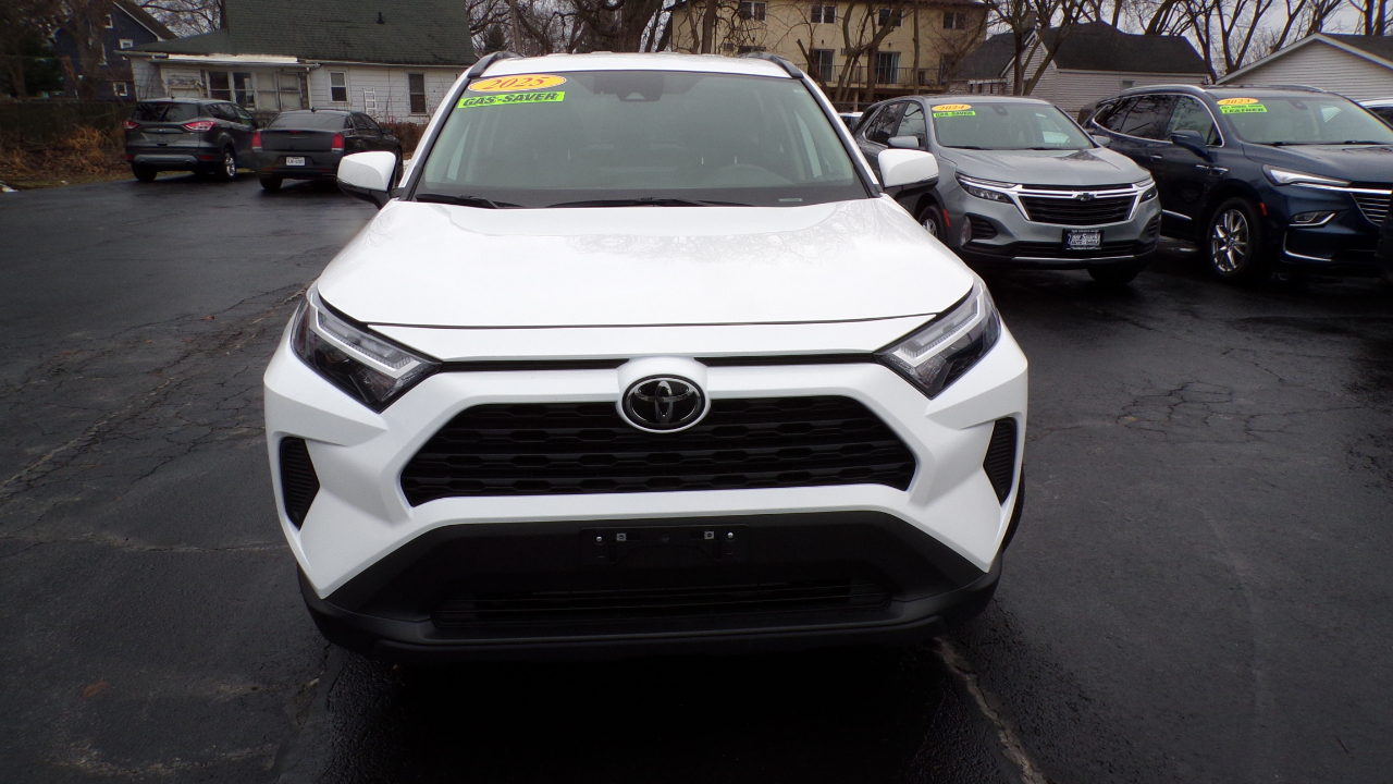 Toyota RAV4 XLE 2025