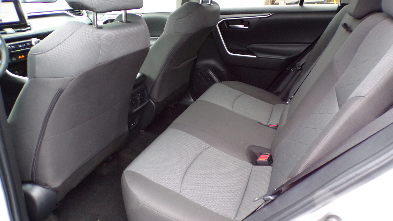 Toyota RAV4 XLE 2025