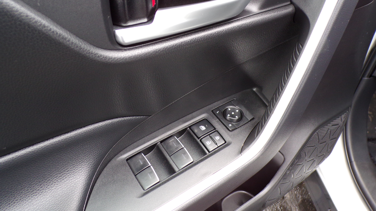 Toyota RAV4 XLE 2025