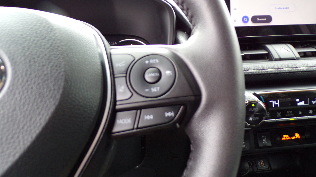 Toyota RAV4 XLE 2025