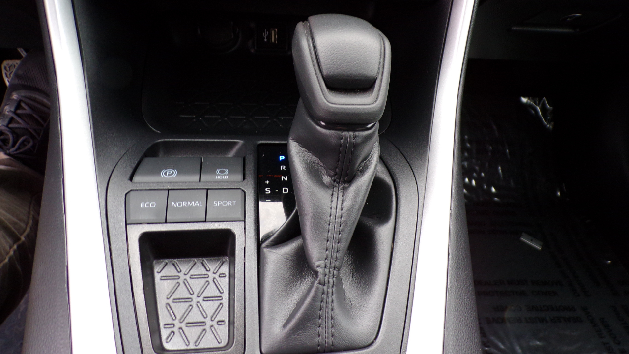 Toyota RAV4 XLE 2025