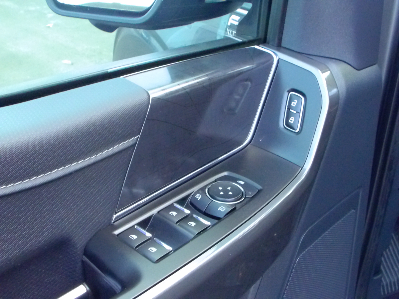 Ford F-150 XLT SuperCrew 5.5-ft. Bed 4WD 2023