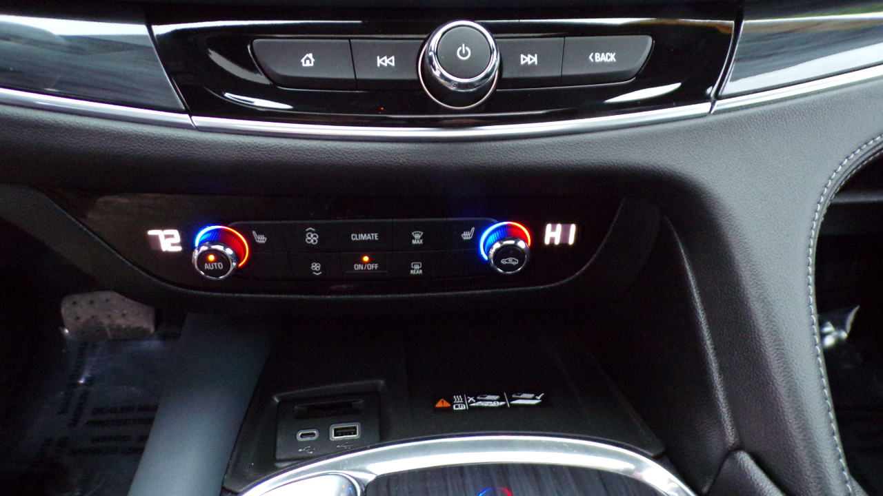 Buick Enclave Essence 2023