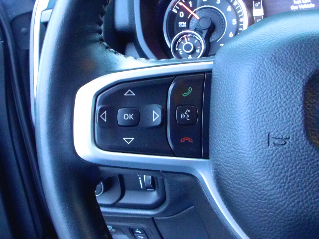 RAM 1500 Big Horn 4x4 Crew Cab 5'7" Box 2022