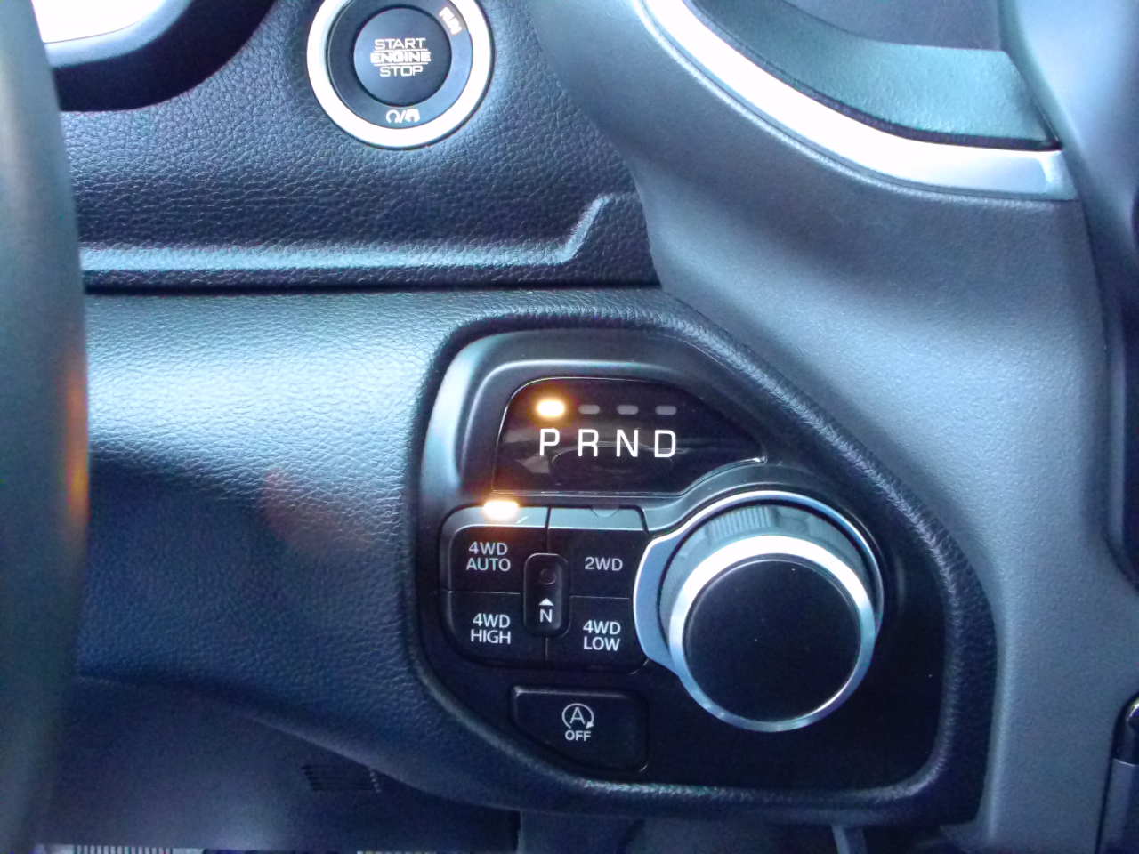 RAM 1500 Big Horn 4x4 Crew Cab 5'7" Box 2022