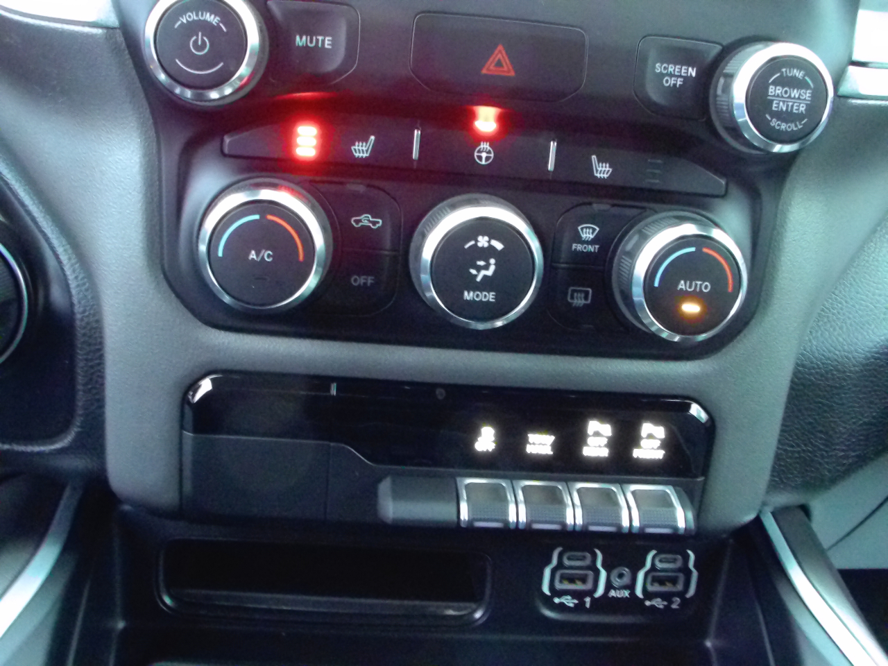 RAM 1500 Big Horn 4x4 Crew Cab 5'7" Box 2022