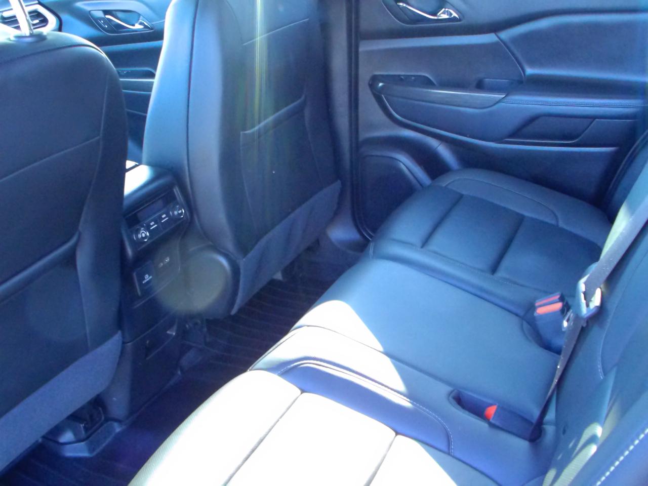 GMC Acadia FWD 4dr SLT 2023