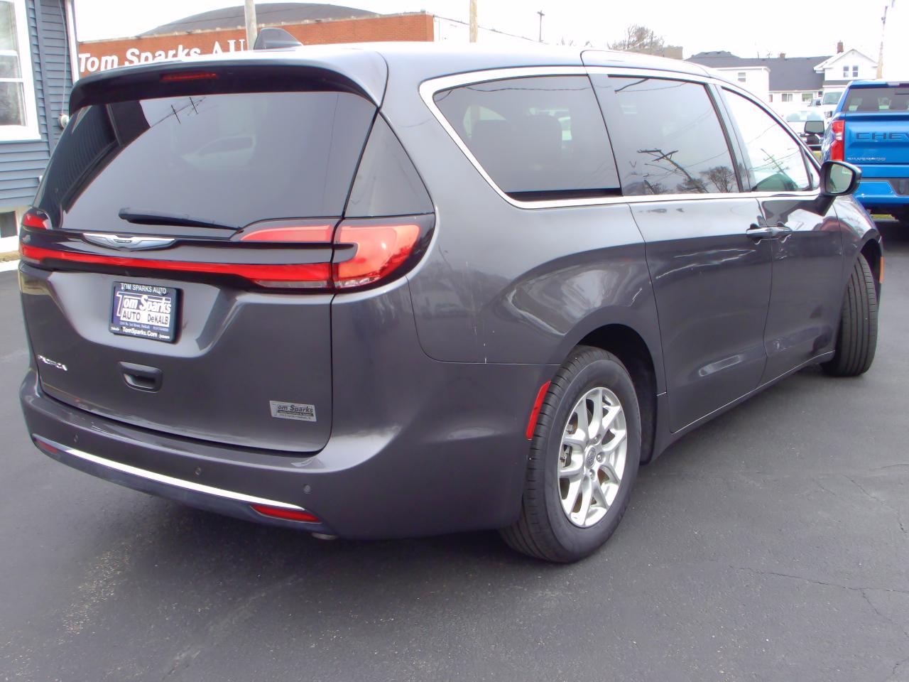 Chrysler Pacifica Touring L FWD 2023