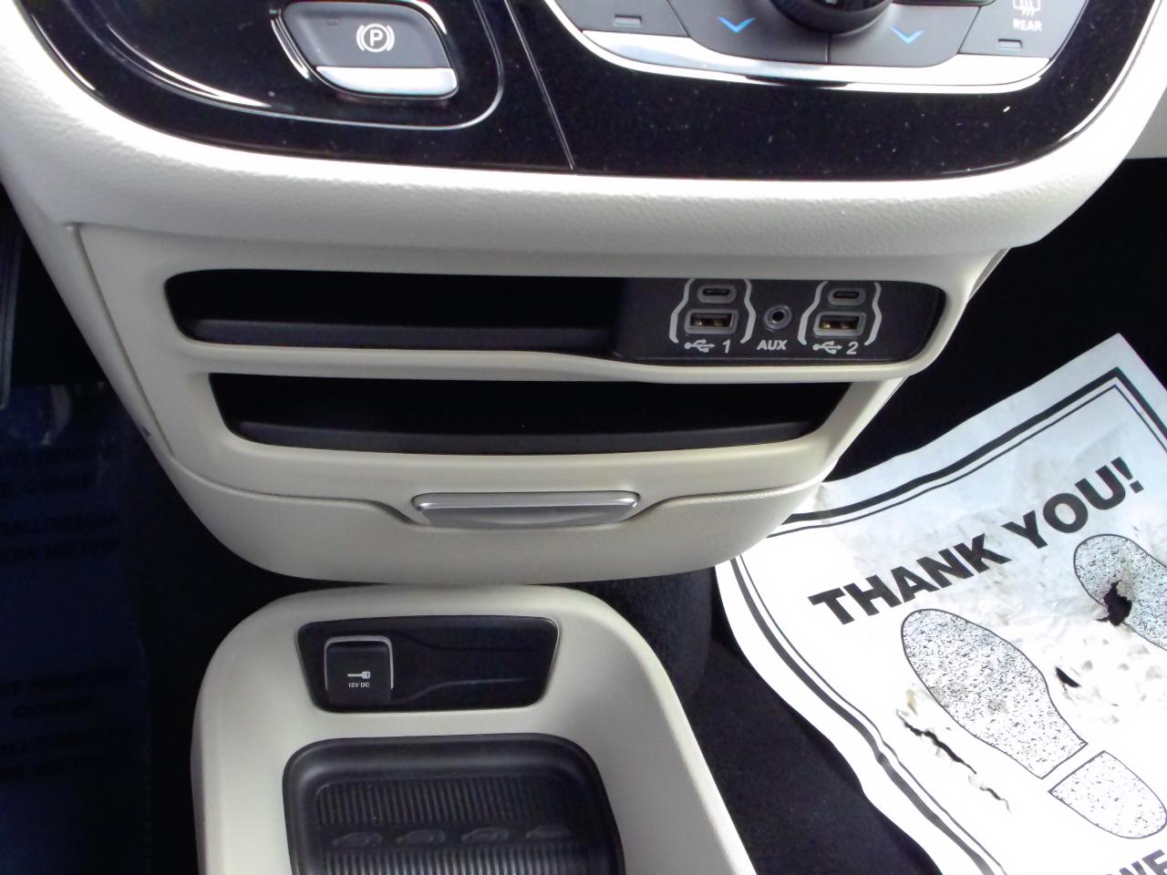 Chrysler Pacifica Touring L FWD 2023