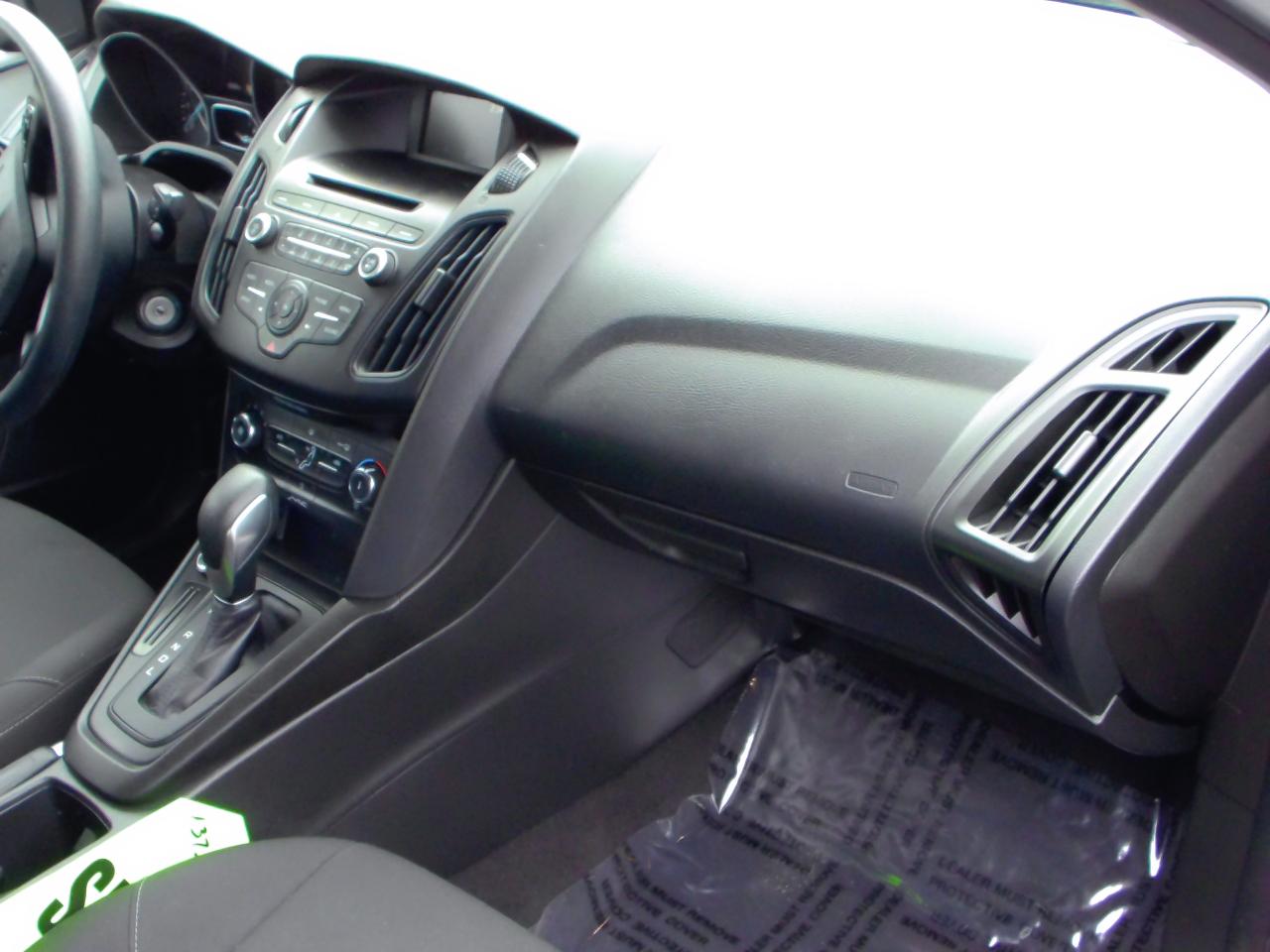 Ford Focus SE Sedan 2017