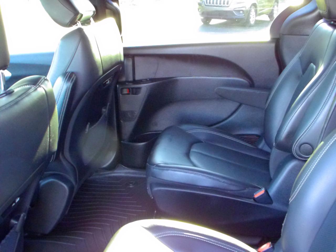 Chrysler Pacifica Hybrid Touring L FWD 2022