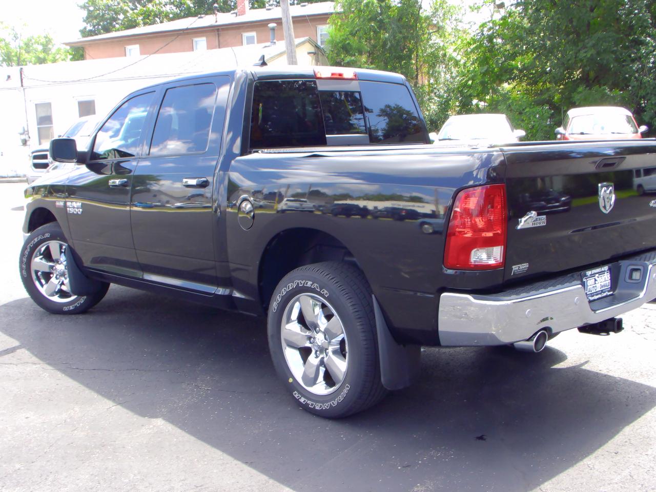 RAM 1500 Big Horn 4x4 Crew Cab 5'7" Box 2018
