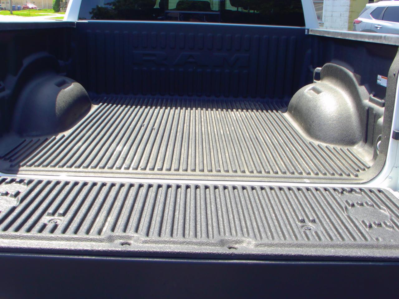 RAM 1500 Big Horn 4x4 Crew Cab 5'7" Box 2024