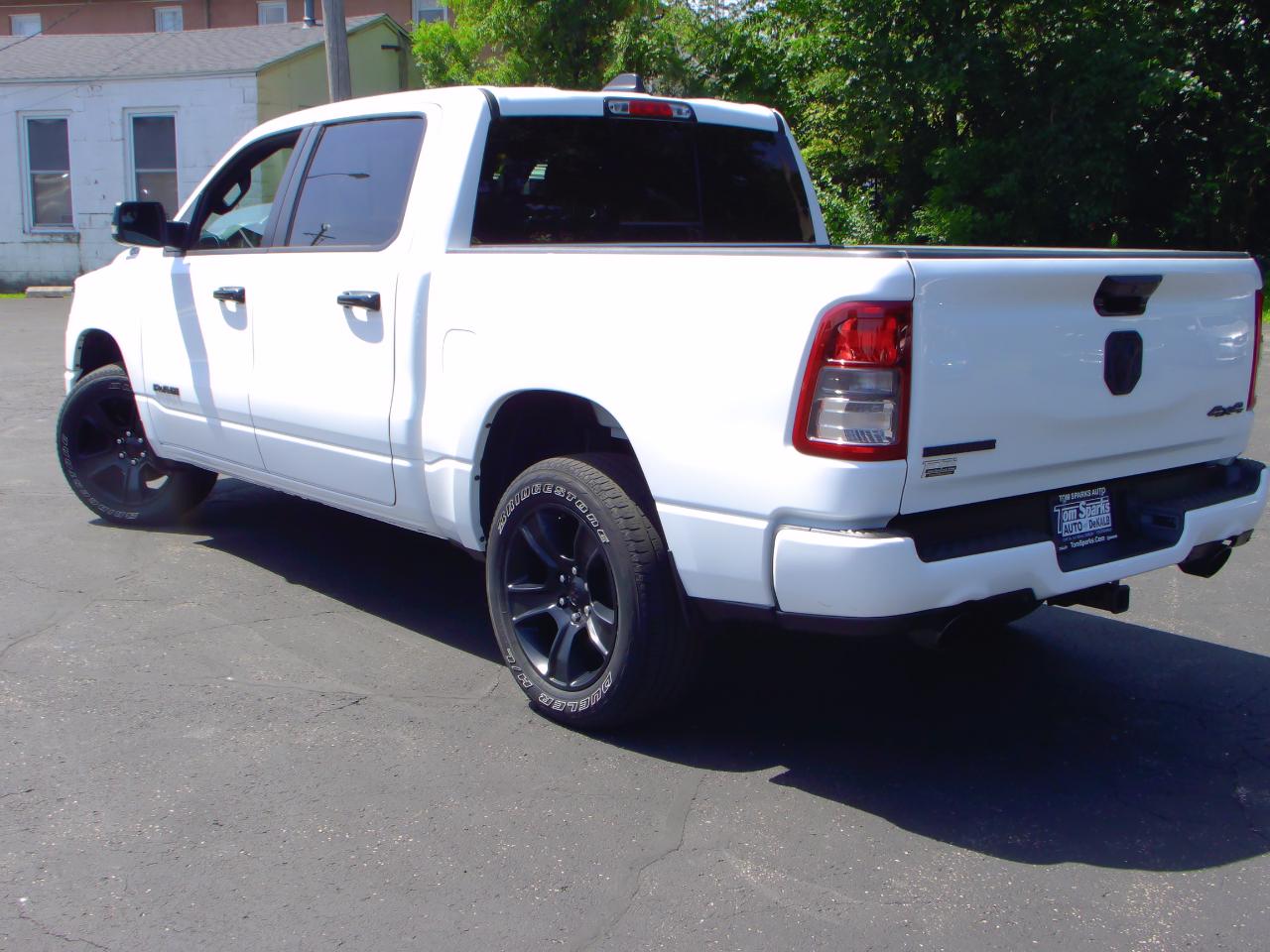 RAM 1500 Big Horn 4x4 Crew Cab 5'7" Box 2024