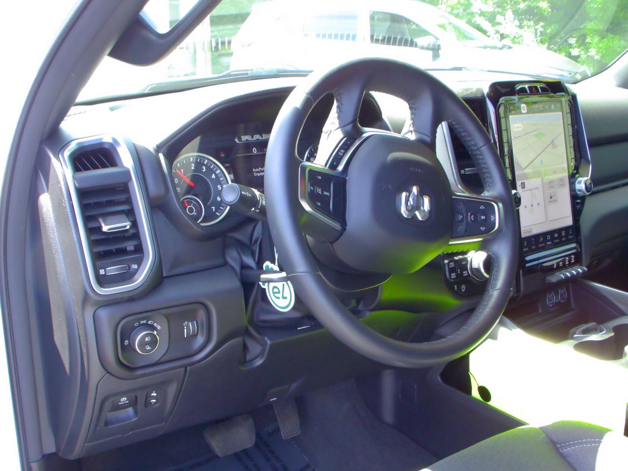 RAM 1500 Big Horn 4x4 Crew Cab 5'7" Box 2024