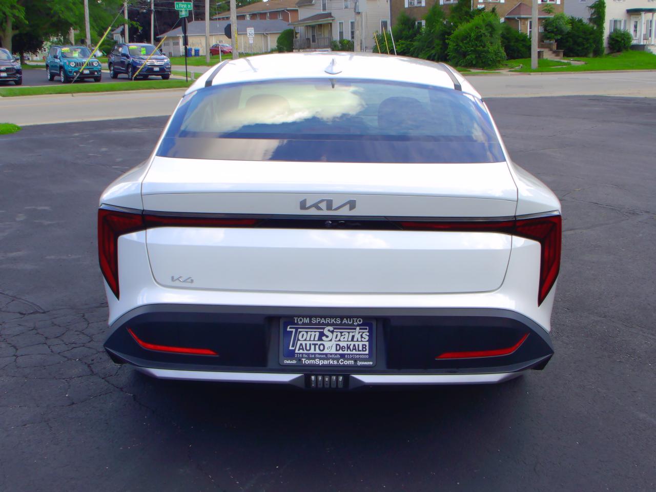 Kia K4 LXS FWD 2025