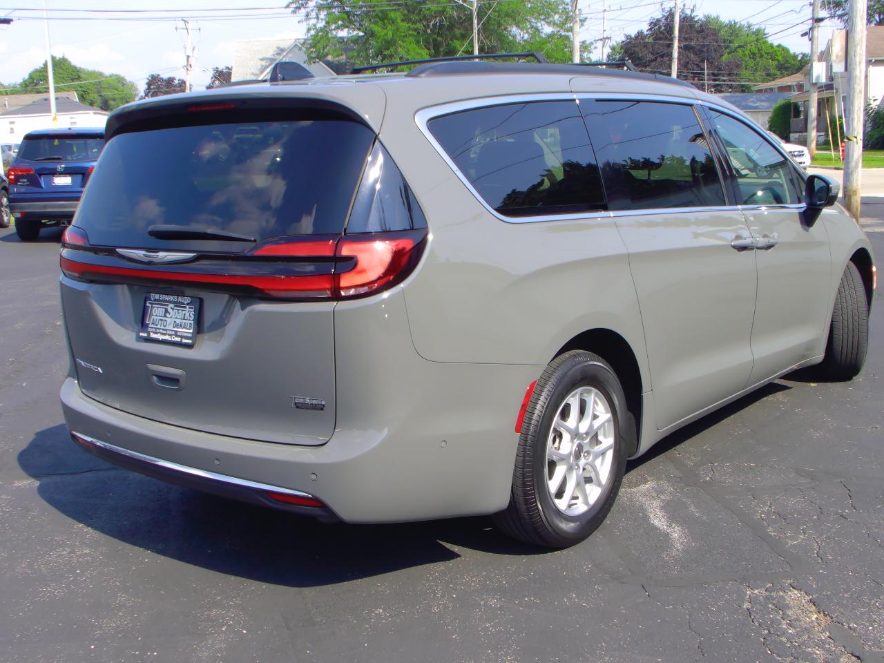 Chrysler Pacifica Touring L 2023