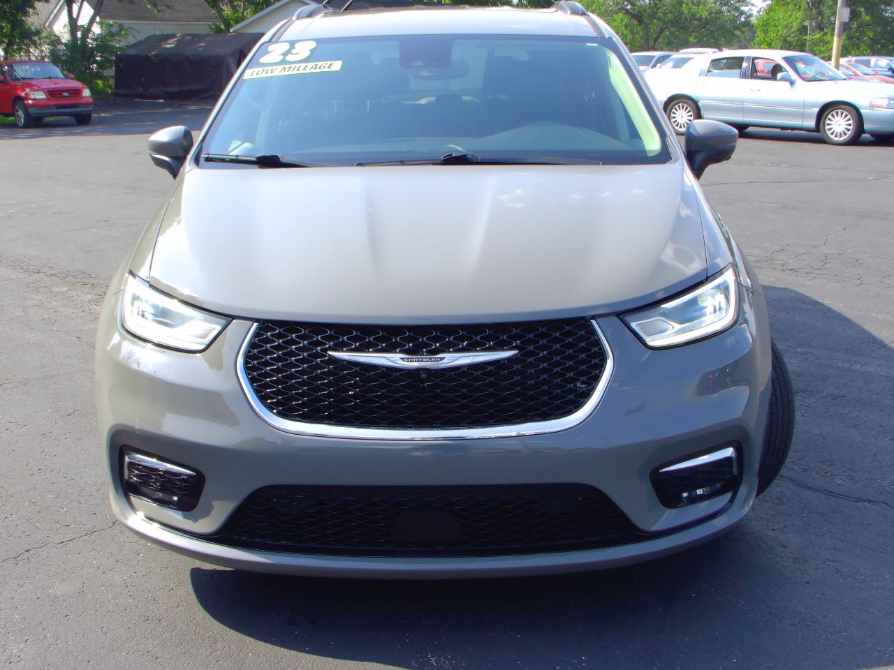Chrysler Pacifica Touring L 2023