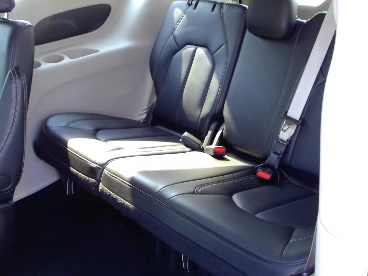 Chrysler Pacifica Touring L 2023