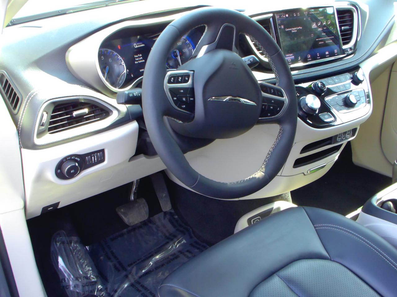 Chrysler Pacifica Touring L 2023