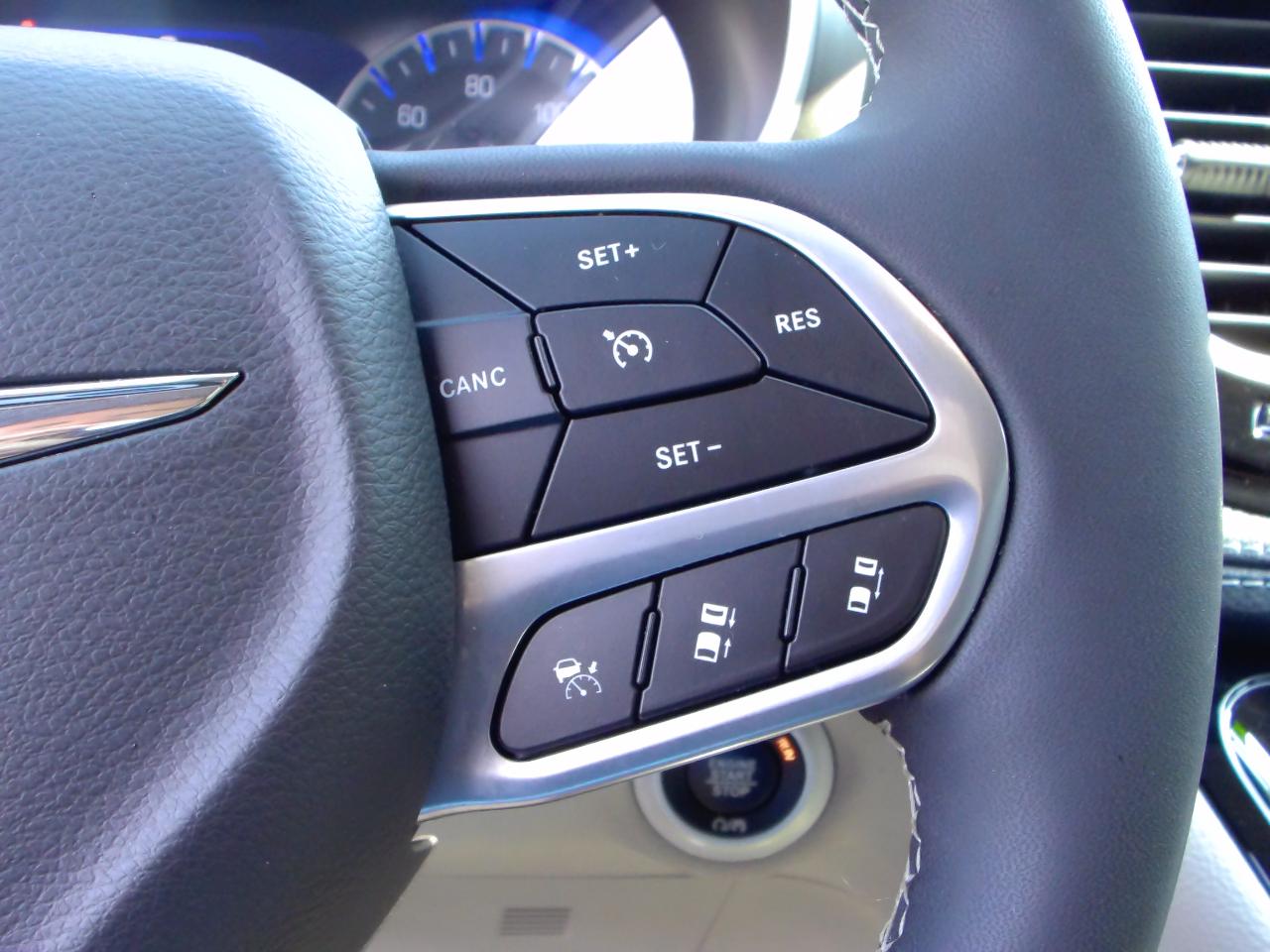 Chrysler Pacifica Touring L 2023