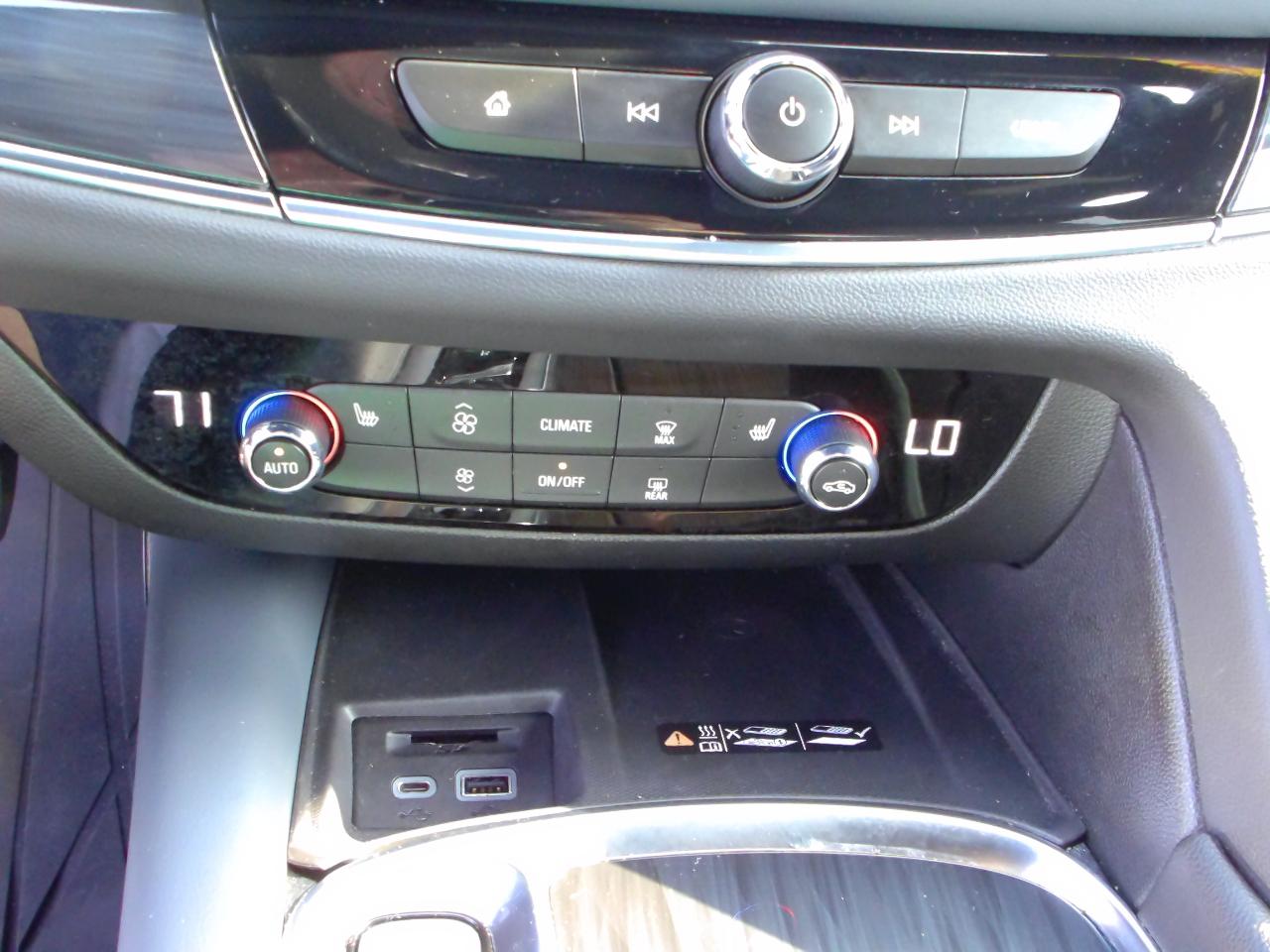Buick Enclave Essence 2024