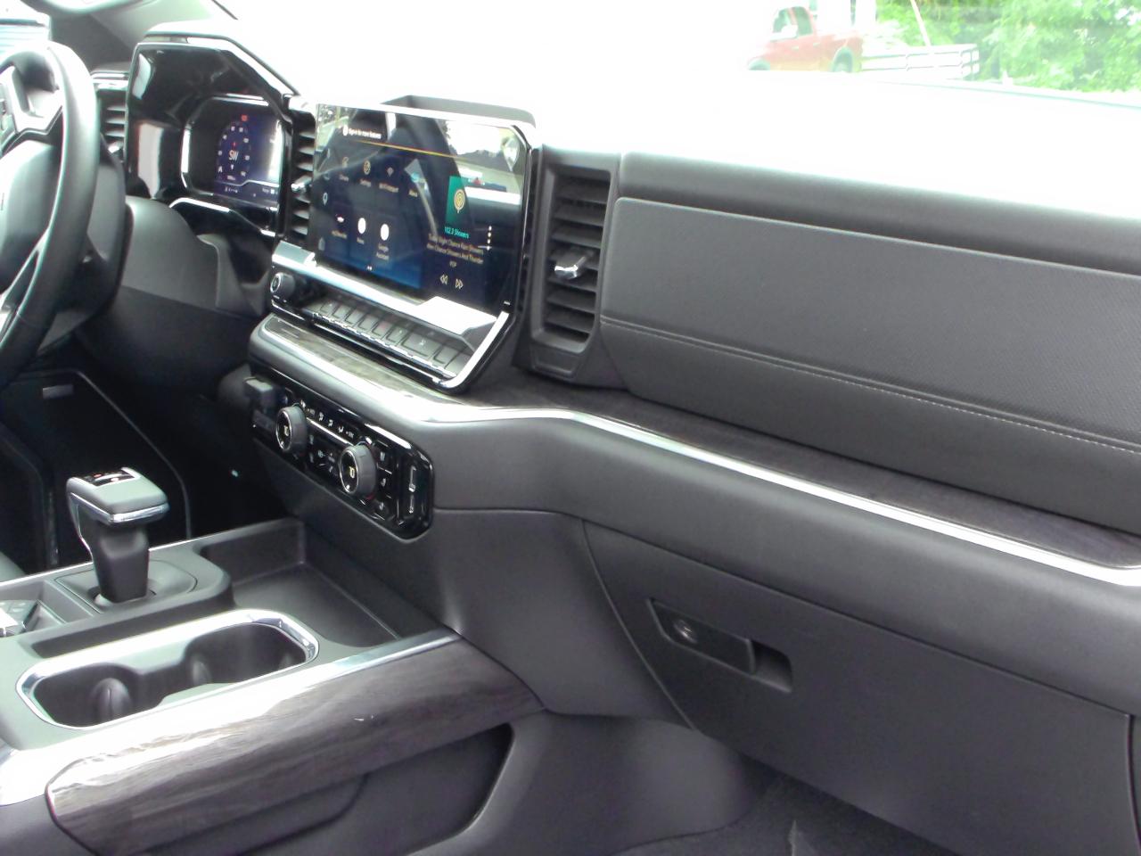 Chevrolet Silverado 1500 4WD Crew Cab 147" LTZ 2025