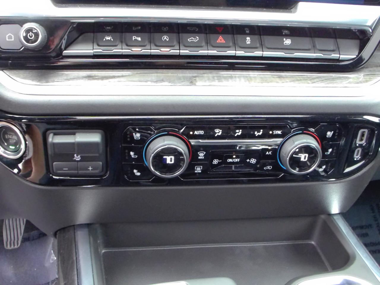 Chevrolet Silverado 1500 4WD Crew Cab 147" LTZ 2025