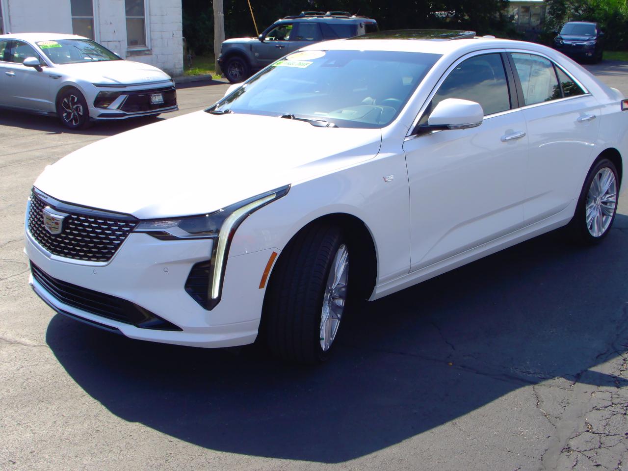Cadillac CT4 4dr Sdn Premium Luxury 2025