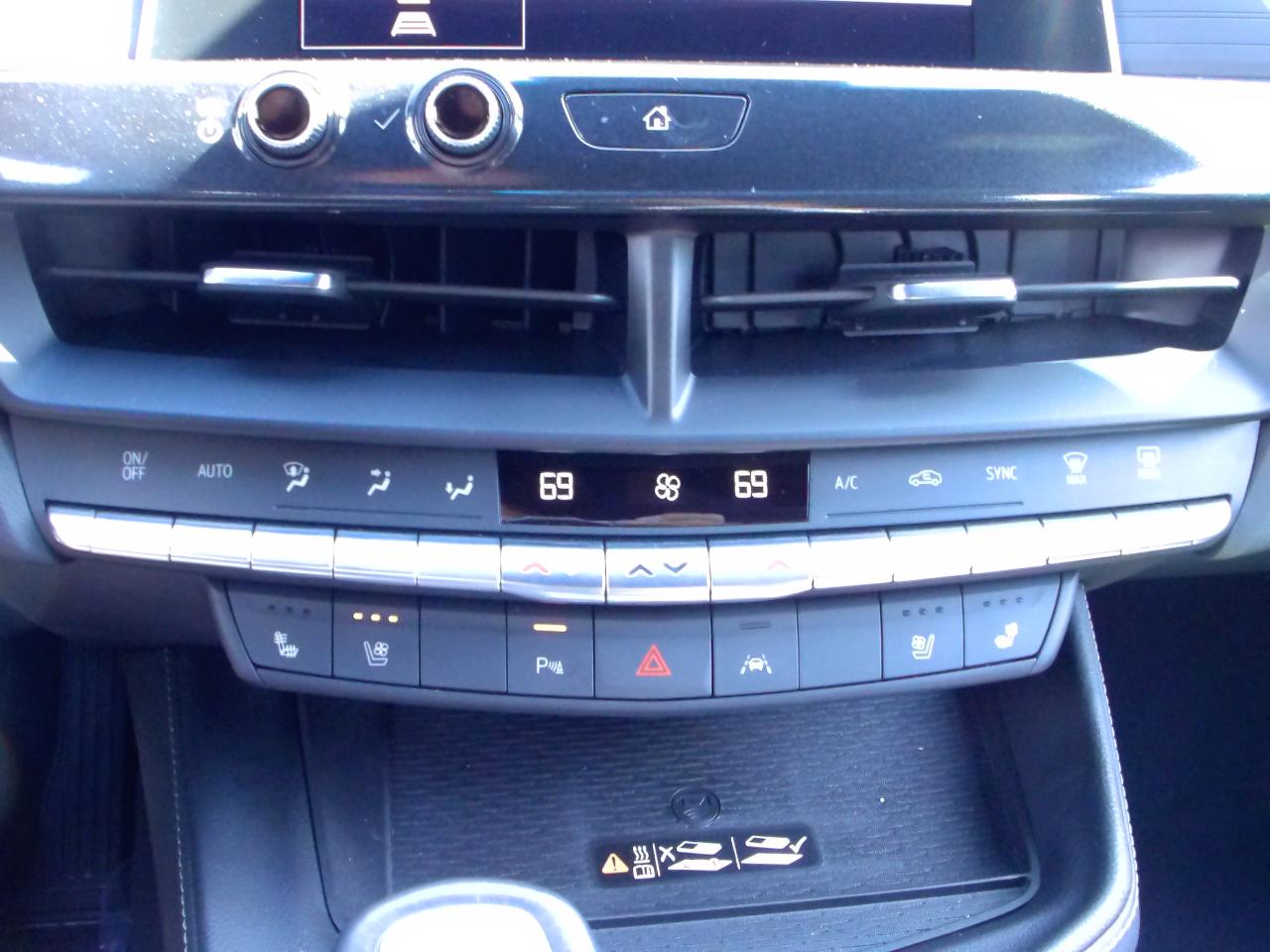 Cadillac CT4 4dr Sdn Premium Luxury 2025