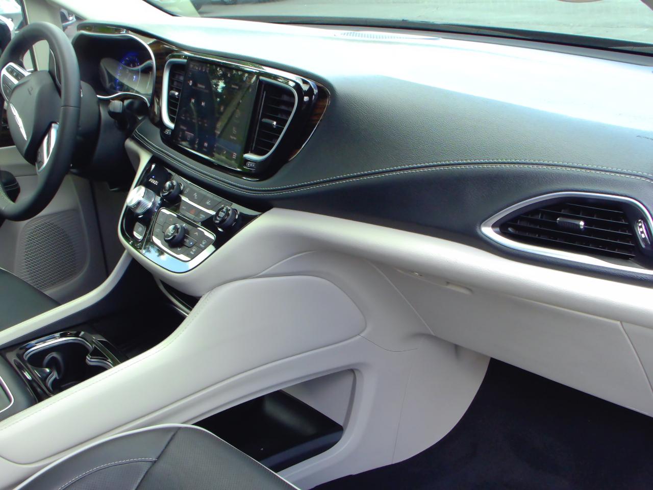 Chrysler Pacifica Limited 2023