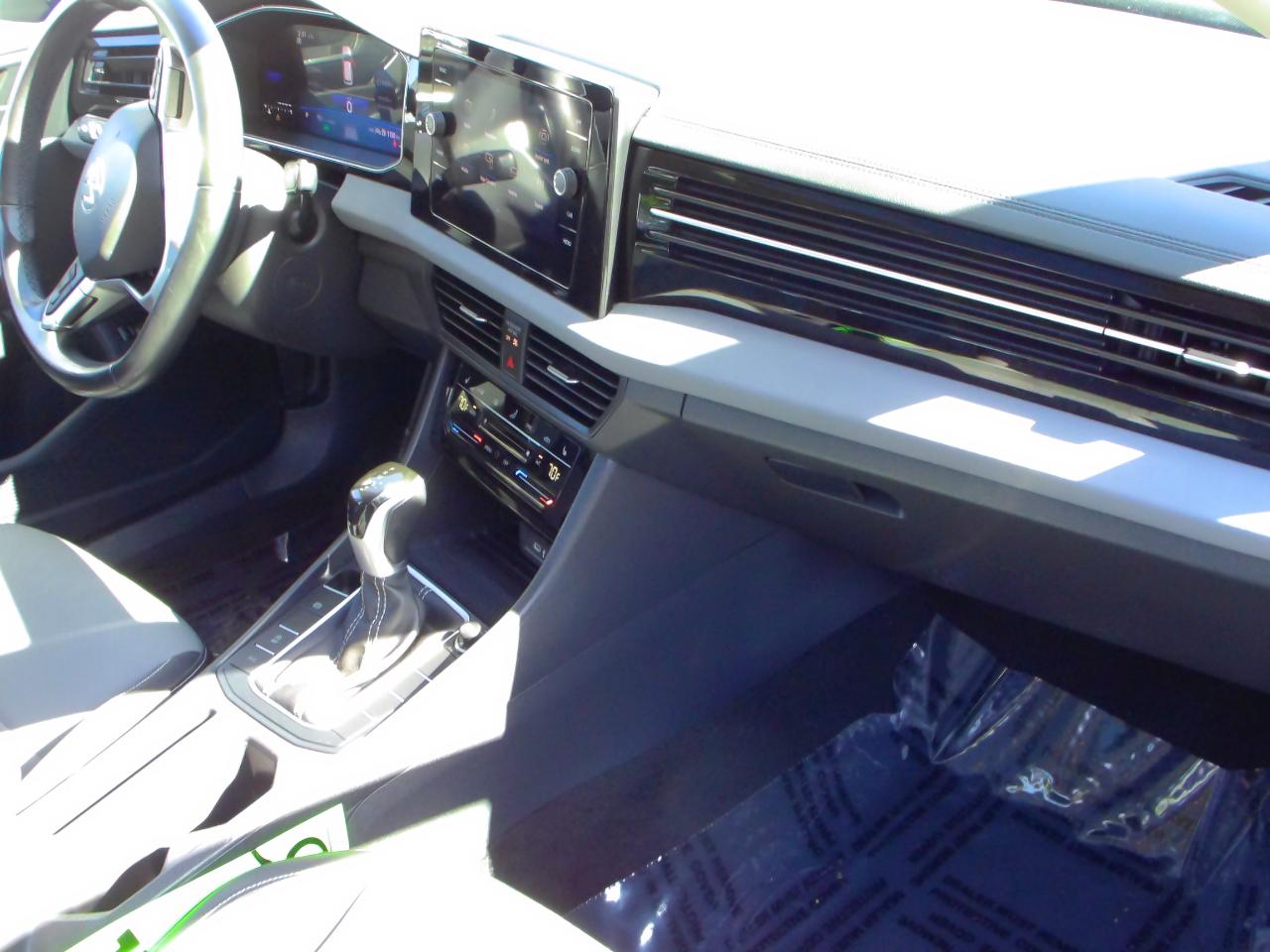 Volkswagen Jetta SE Auto 2025