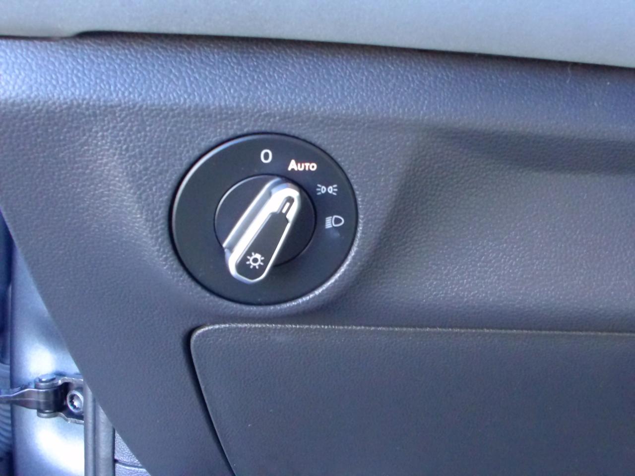 Volkswagen Jetta SE Auto 2025