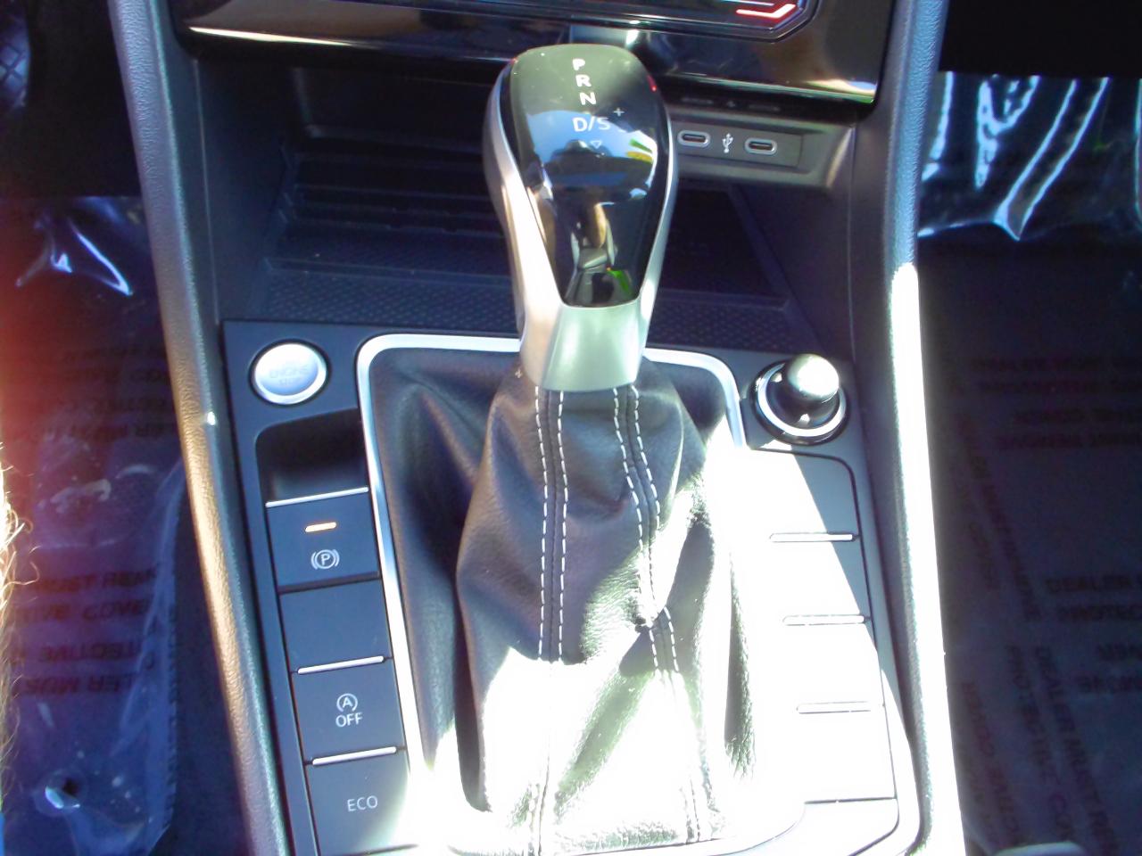 Volkswagen Jetta SE Auto 2025