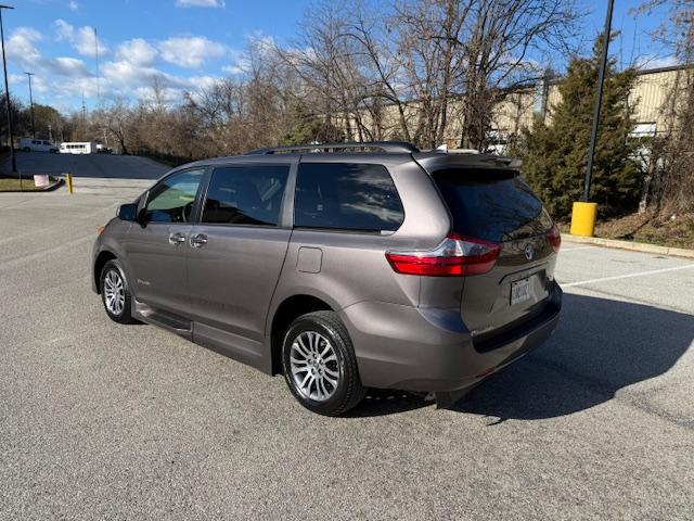 Toyota Sienna  2020