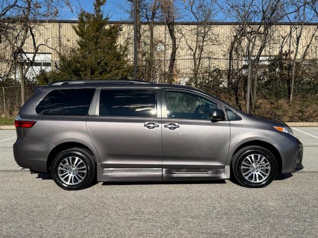 Toyota Sienna  2020