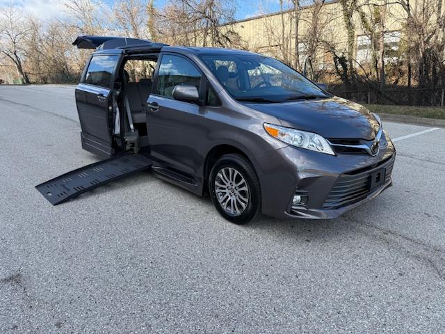 Toyota Sienna  2020