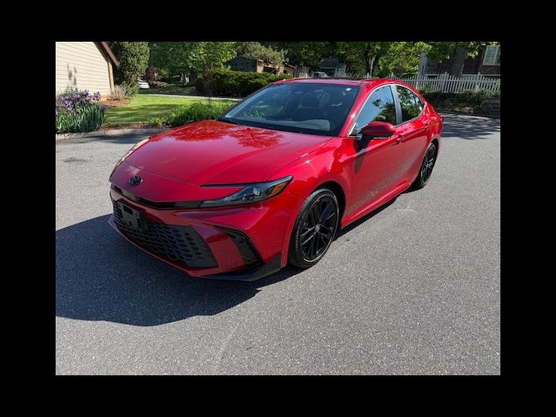 Toyota Camry Hybrid SE 2025