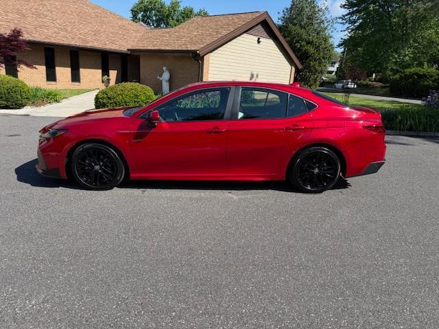 Toyota Camry Hybrid SE 2025