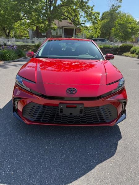 Toyota Camry Hybrid SE 2025