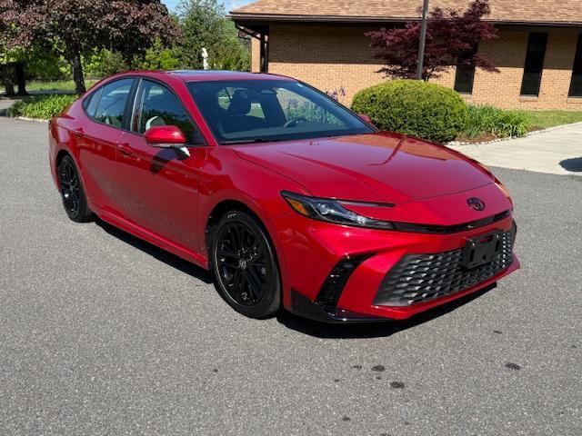 Toyota Camry Hybrid SE 2025