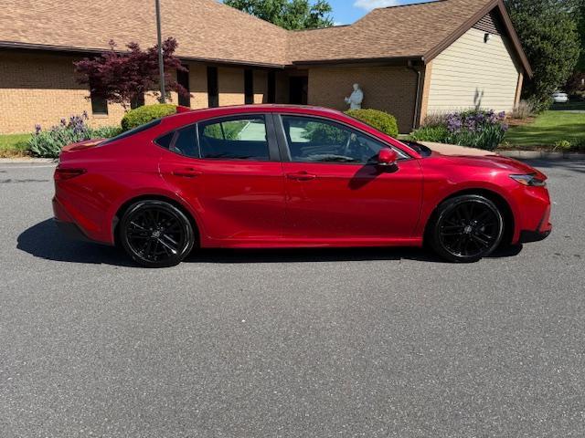 Toyota Camry Hybrid SE 2025