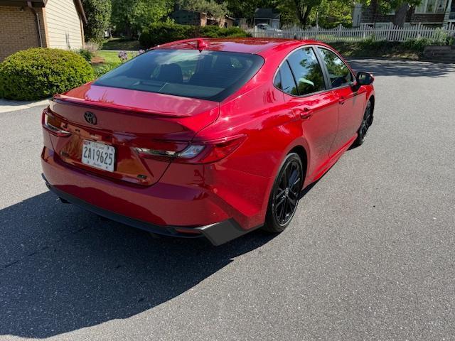 Toyota Camry Hybrid SE 2025