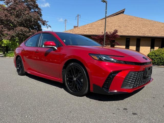 Toyota Camry Hybrid SE 2025