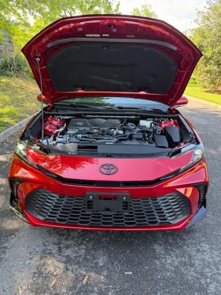 Toyota Camry Hybrid SE 2025