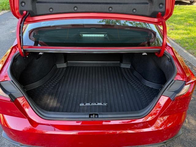 Toyota Camry Hybrid SE 2025