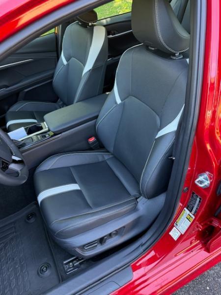 Toyota Camry Hybrid SE 2025