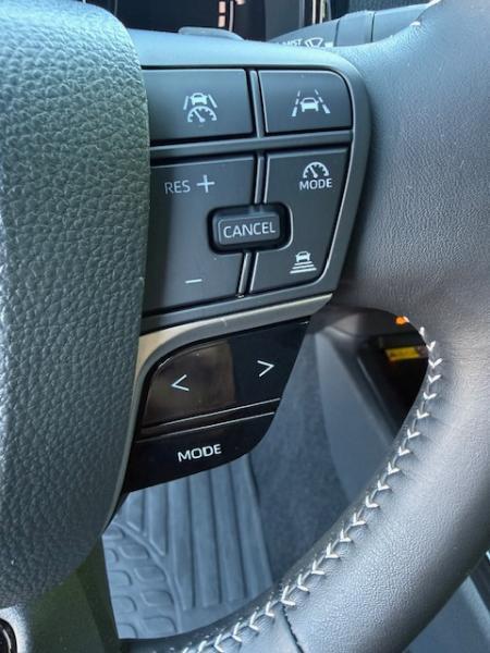 Toyota Camry Hybrid SE 2025