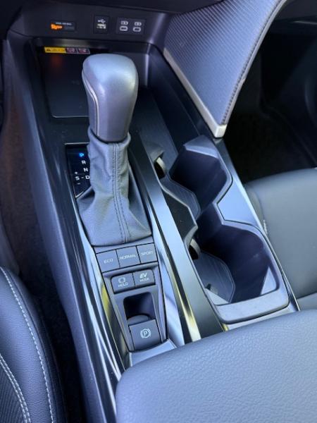 Toyota Camry Hybrid SE 2025