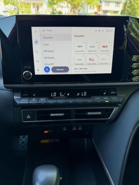 Toyota Camry Hybrid SE 2025